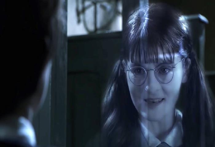 Harry Potter ve Sırlar Odası'nda basilisk tarafından öldürülerek tuvalette hayalet olarak kaldığını öğrendiğimiz kızın ismi nedir?