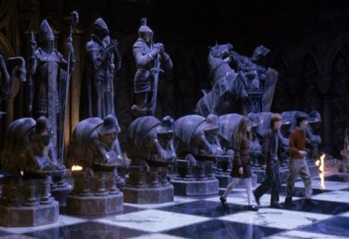 Harry Potter ve Felsefe Taşı'nda büyücü satrancı oynarlarken Ron'un yaptığı son hamle nedir?