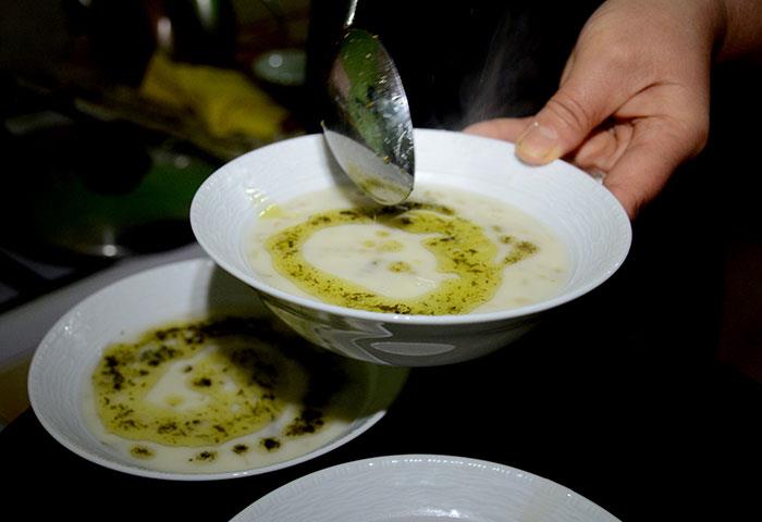  Ayran aşı çorbası Erzurum'un tescilli çorbasıdır.